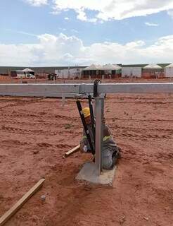 Matheus, que veio do Maranhão, trabalhando na obra de usina de geração solar em Paraíso das Águas (Foto: Arquivo pessoal)