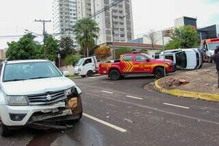 Após acidente na Vila Célia, ruas José Antônio e São Paulo seguem funcionando com meia-pista (Foto: Juliano Almeida)