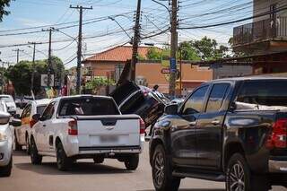 Trânsito ficou lento por causa de acidente. (Foto: Henrique Kawaminami)