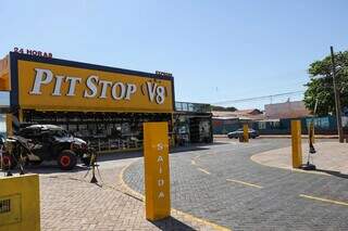 Conveniência na Avenida Mato Grosso, Bairro Santa Fé, motiva reclamações de vizinhos. (Foto: Henrique Kawaminami)