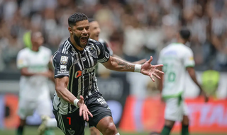 O atacante Hulk comemorou seu 100º gol com o uniforme do Galo. (Foto: Pedro Souza/Atlético-MG)