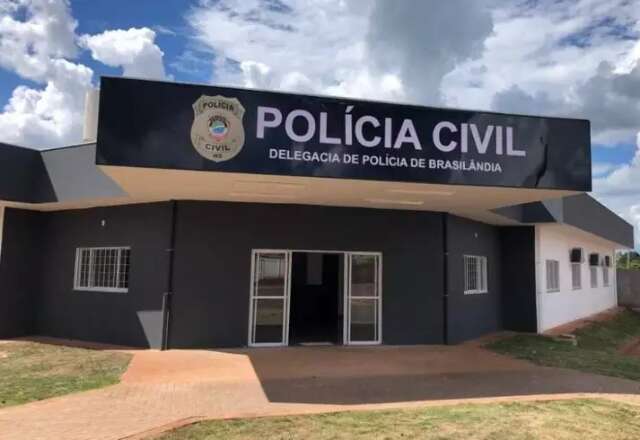 Mulher escapa de c&aacute;rcere com os filhos e pede ajuda em escola