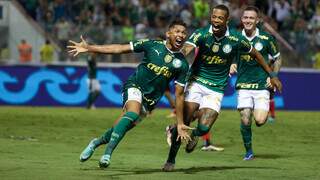 Rony comemora 63º gol marcado com a camisa do Alviverde, na Arena Barueri. (Foto: Fábio Menotti/Palmeiras)