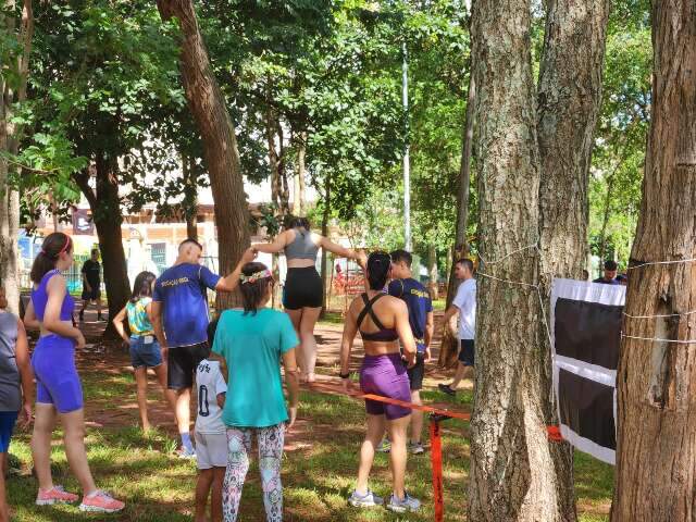 Contato com esportes no Festival de Ver&atilde;o motiva fam&iacute;lias a come&ccedil;ar aulas