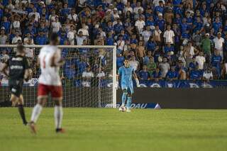 Rafael Cabral, goleiro do Cruzeiro, com bola dominada no Estádio Ipatingão (Foto: Staff Images/Cruzeiro)