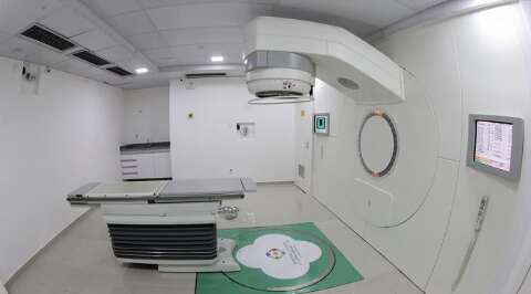 Hospital vai estocar peças para manter radioterapia na Capital