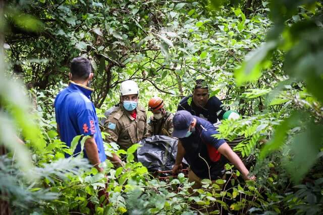 Ap&oacute;s 14h, corpo de seguran&ccedil;a achado em Cachoeira do Ceuzinho &eacute; resgatado