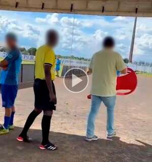 Costa Rica afasta médico denunciado por racismo durante partida de futebol