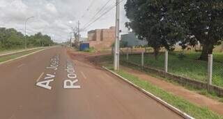 Avenida José Barbosa Rodrigues, sentido ao Jardim Aeroporto, em Campo Grande, onde aconteceu acidente. (Foto: Reprodução/Google)