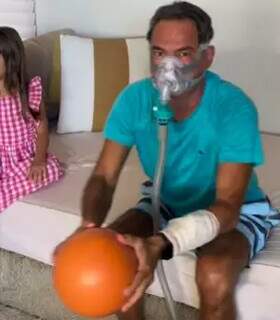 Ex-prefeito Marquinhos Trad fez post nas redes sociais mostrando como está se tratando de pneumonia em casa (Foto: Reprodução/Instagram)