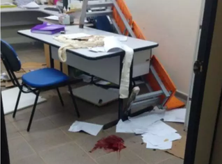 Sala onde enfermeiro foi ferido por paciente em surto. (Foto: Direto das Ruas)