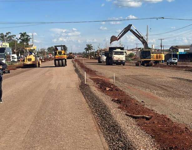 Governador inspeciona obras de duplica&ccedil;&atilde;o de duas avenidas em Dourados