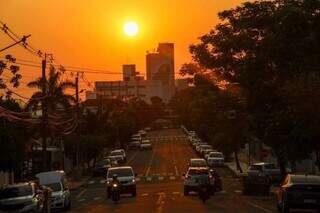 Sol intenso é registrado na região central de Campo Grande. (Foto: Arquivo/Juliano Almeida)