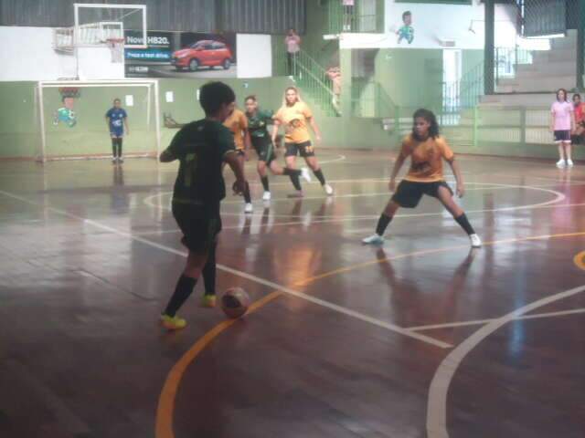 Tr&ecirc;s partidas movimentam rodada da Copa Pelezinho de Futsal