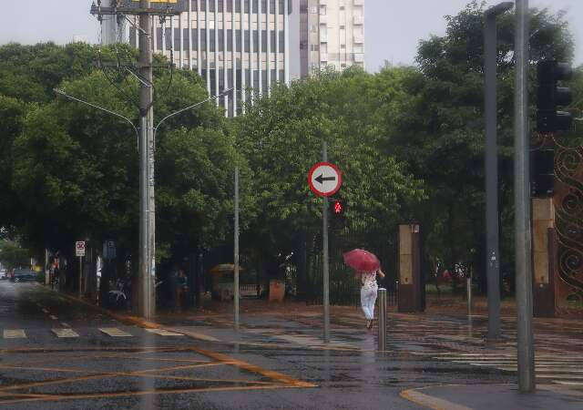 Temperatura cai 12&deg;C ap&oacute;s r&aacute;pida chuva e &quot;fura&quot; bolha de calor