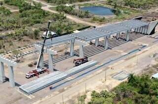 Imagem aérea da construção dos pilares da ponte da Rota Bioceânica (Foto: Divulgação MOPC / Toninho Ruiz)