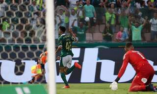 Flaco Lopéz comemorando um dos gols pelo Palmeiras nesta noite (Foto: Cesar Greco/Palmeiras) 