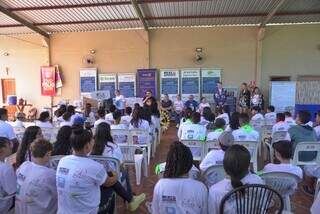 Setenta estudantes participaraão da ação do Rotary Clube, neste sábado (Foto: Paulo Francis)