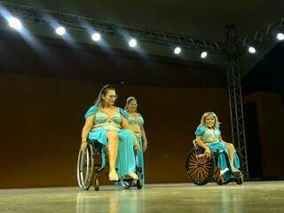 Bailarinas da Associação de Mulheres com Deficiência de Mato Grosso do Sul foram o 2º grupo a subir no palco (Foto: Jéssica Fernandes) 