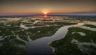 Imagem aérea do Parque Nacional Iberá, no Pantanal argentino, durante por do sol; bioma é a maior área alagável do mundo (Foto: Tompkins Conservation)