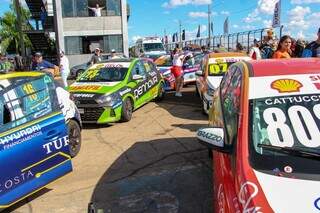 Veículos da Copa HB20 após a corrida no Autódromo Orlando Moura (Foto: Juliano Almeida)