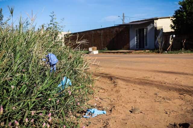 Pistoleiros matam dois e ferem adolescente na Capital