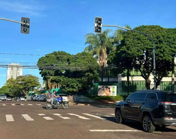 Explos&atilde;o no transformador deixa moradores sem energia e com sem&aacute;foros desligados