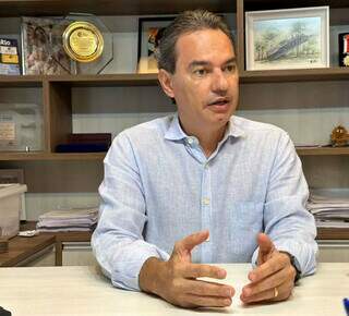 Marquinhos Trad em seu escritório, durante entrevista ao Campo Grande News (Foto: Marcos Maluf)