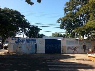Fachada da Escola Estadual José Maria de Hugo Rodrigues, em Campo Grande (Foto: Reprodução/Google)