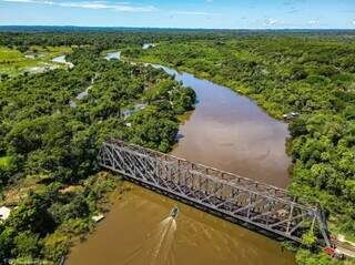 Rio Miranda, que deságua no Rio Paraguai, principal curso de água do Pantanal. (Foto: Gustavo Figueirôa - SOS Pantanal)