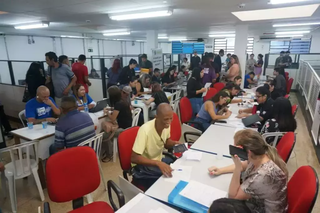 Candidatos participam de atualização cadastral disponibilizada por balcão de empregos. (Foto: Arquivo/Campo Grande News)