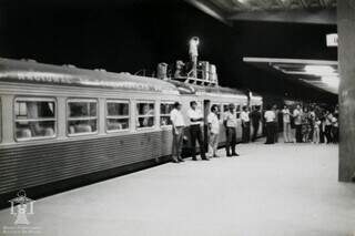 Litorina boliviana da Empresa Nacional de Ferrocarriles del Estado em Corumbá. (Foto: Museu Ferroviário regional de Bauru)
