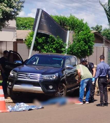 Mulher morre atropelada ap&oacute;s tentar deter caminhonete desgovernada 