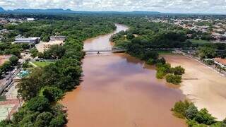 Vista aérea do Rio Aquidauana em época de cheia, no ano passado (Foto: Divulgação)