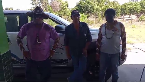Grupo "apreende" veículo da prefeitura para protestar sobre falta de água