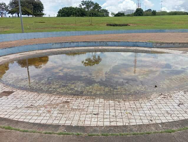 Sem estrutura, Parque do S&oacute;ter vira criadouro de dengue, dizem usu&aacute;rios