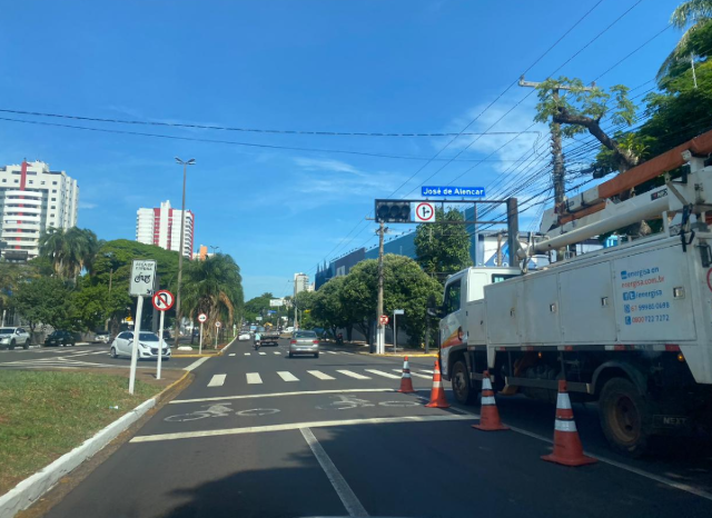 Galhos sobre a rede deixam 7 sem&aacute;foros desligados e tumultuam a Mato Grosso