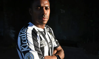 Ex-futebolista Robinho jogou com a camisa do Santos entre 2002 a 2010. (Foto: Reprodução/Santos.com.br)
