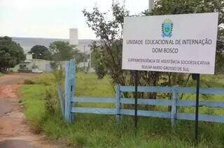 Placa na entrada da Unidade Educacional de Internação Dom Bosco. (Foto: Divulgação)