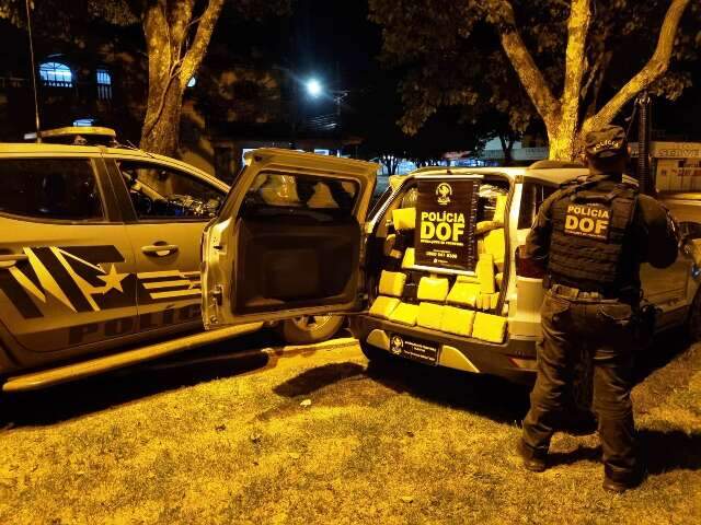 Ap&oacute;s persegui&ccedil;&atilde;o, homem &eacute; preso com uma tonelada de droga em SUV roubada