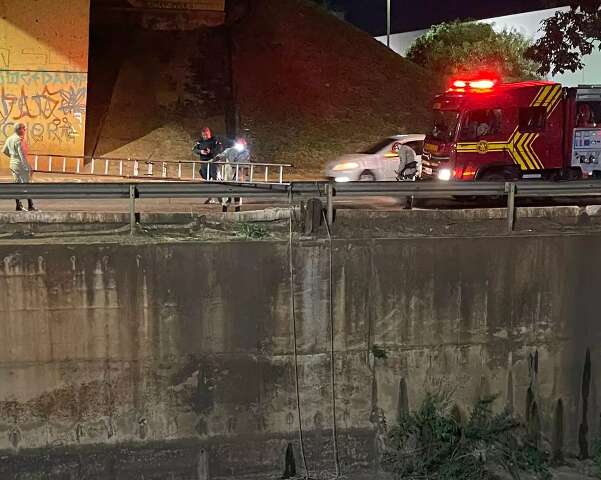 Adolescente de 13 anos morre ap&oacute;s cair de viaduto na Av. Salgado Filho