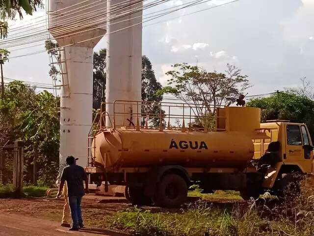 Em aldeias de MS, &aacute;gua de caminh&otilde;es-pipa &eacute; dinheiro gasto em problema sem fim