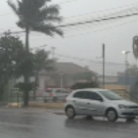 Vindas da região Sul, chuva forte e ventania chegam a Campo Grande