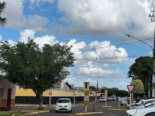 Céu com nuvens na manhã desta quinta-feira, na região do Coronel Antonino (Foto: Marcos Maluf)