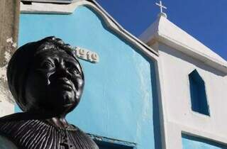 Busto de Tia Eva presente na comunidade que leva seu nome. (Foto: Arquivo/Campo Grande News)