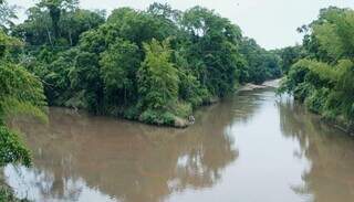 Encontro dos rios Miranda e Santo Antônio (Foto: Reprodução/Relatório de Resíduos de Agrotóxicos no Rio Santo Antônio)