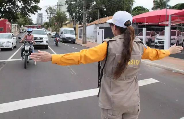 Prociss&otilde;es interditam tr&acirc;nsito neste domingo na Capital; veja onde