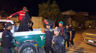Bolivianos que consumiram bebida alcoólica foram presos durante a madrugada, em Santa Cruz de la Sierra (Foto: Divulgação/El Deber)