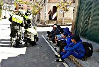 Parte das pessoas presas em La Paz, capital boliviana (Foto: Divulgação/El Deber)