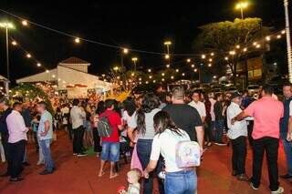 Público prestigiou a abertura da Cidade da Páscoa na sexta-feira (22). (Foto: Juliano Almeida)